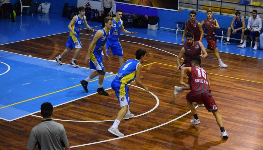 La Hippo Basket Salerno lotta ma il derby va alla Pallacanestro Salerno
