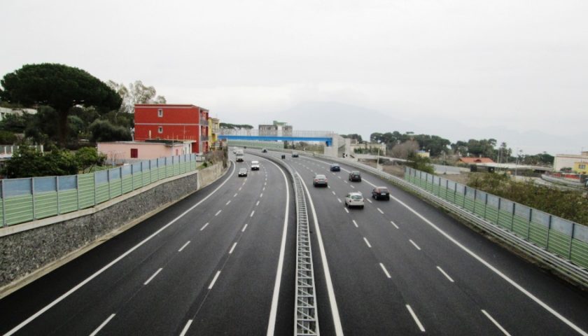 Lavori di pavimentazione sulla A3, chiuso per due notti consecutive il tratto tra Nocera e Angri verso Napoli