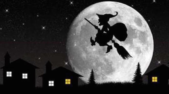 La befana arriva a Salerno calandosi dal Palazzo del Comune