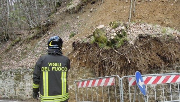 Frana sulla statale, comune cilentano rischia l’isolamento