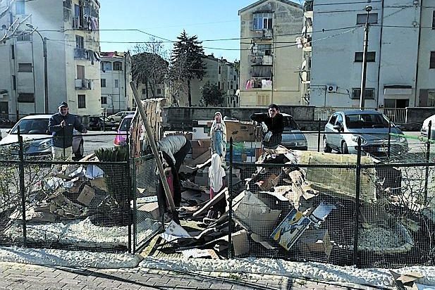 Demolita la grotta della Madonna di Lourdes ad Eboli, è abusiva