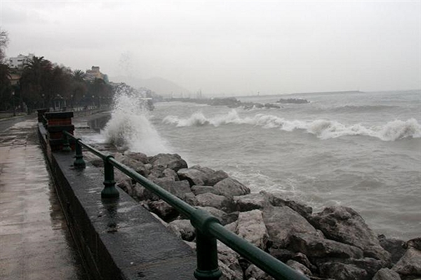 Meteo: da stasera venti molto forti e mare molto agitato. Temperature in sensibile diminuzione