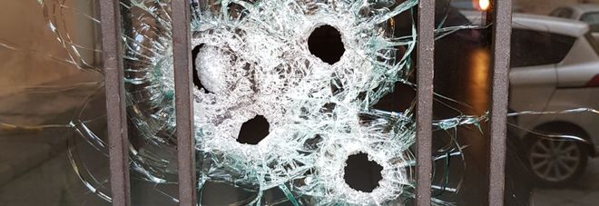 Quattro colpi di pistola contro un palazzo, terrore a Nocera Inferiore