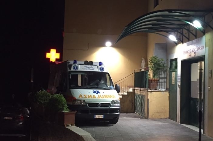 Capodanno ad Amalfi: Turista ferito da un petardo, due giovani in coma etilico