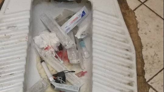 PONTECAGNANO, SIRINGHE USATE NEI BAGNI DELLA STAZIONE