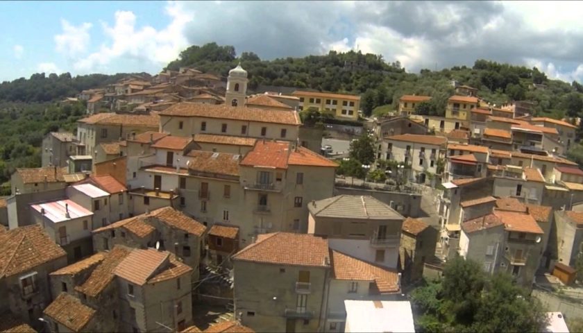 Valle dell’Angelo, gruppo WhatsApp per l’intero paese