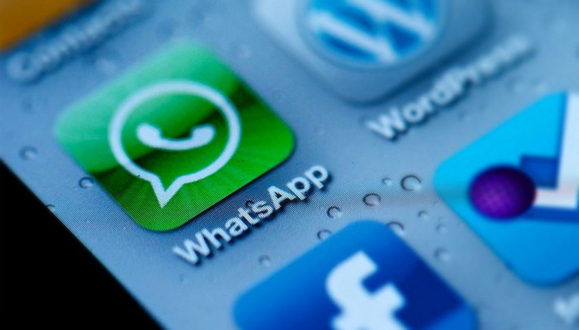 Whatsapp erotici alle sue alunne