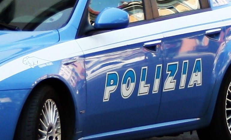 Polizia a Salerno: esegue 6 arresti per spaccio di droga e traffico d’armi