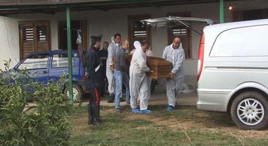 Condannato a 17 anni per aver ucciso la moglie davanti al figlio