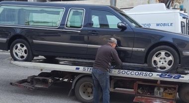 Eboli, sequestrato carro funebre