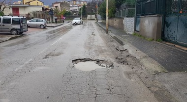 Angri, dopo i lavori di manutenzione le strade sono ancora pericolose