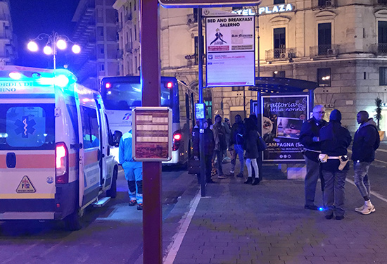 Salerno: stranieri danno in escandescenze sul bus