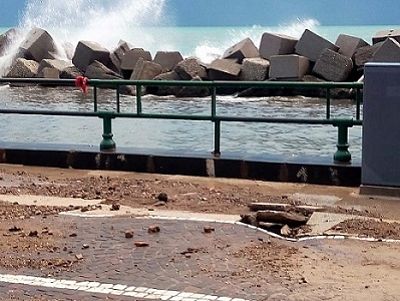 Paura a Salerno, sprofonda il lungomare