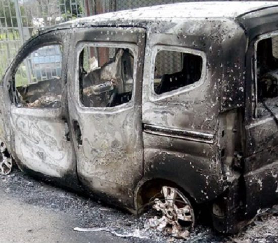 Incendiata auto di proprietà di un giovane imprenditore a Baronissi, indagini in corso