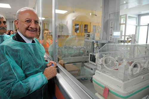 De Luca annuncia: “250 posti letto in più nel Salernitano”