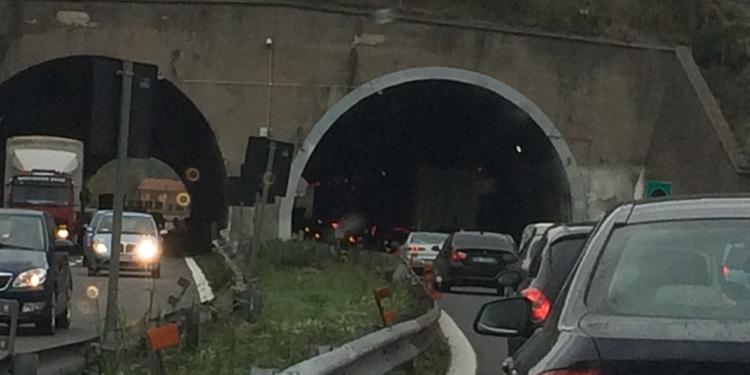 Fine dell’incubo, riaperta la galleria di Montepergola sul Raccordo Salerno – Avellino