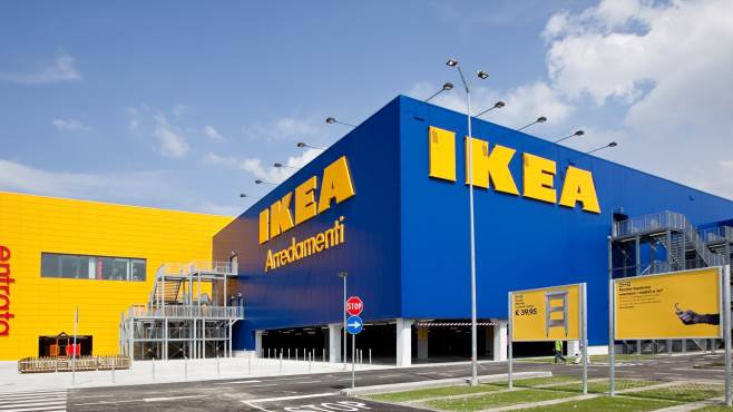 La solidarietà di Ikea Baronissi: 1800 pasti caldi per le famiglie bisognose