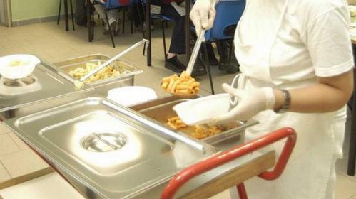 Salerno, nessuna proroga per la mensa scolastica: stop del servizio il 6 giugno