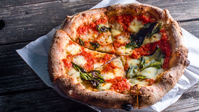 A Napoli è boom per il delivery della pizza. Oltre 60.000 in un sol giorno