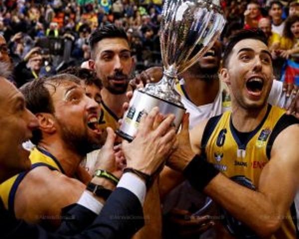 Basket, il battipagliese Peppe Poeta vince la Coppa Italia con la Fiat Torino