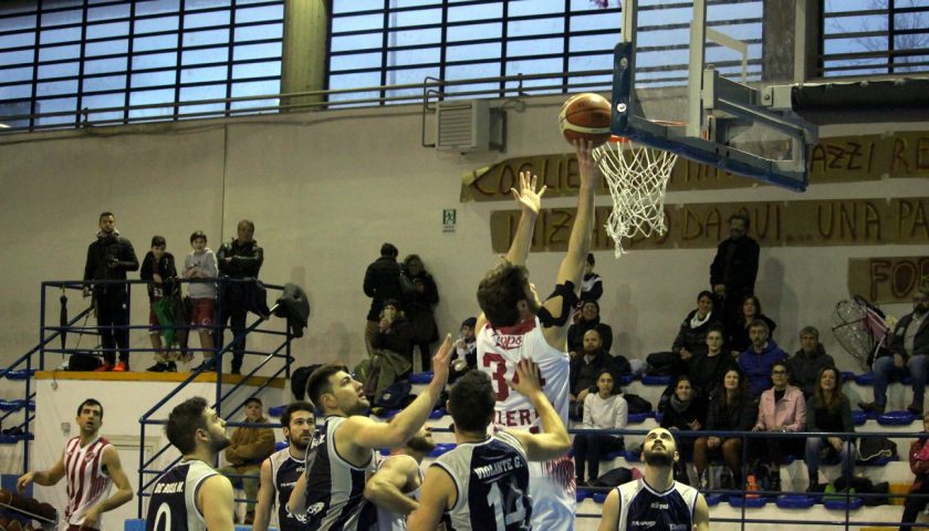 La Hippo Basket Salerno si aggiudica lo scontro diretto con la Virtus 04 Basket Curti