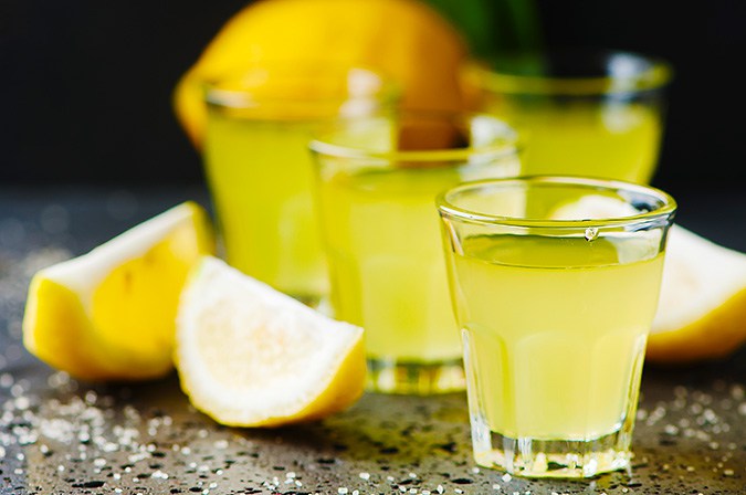 Sequestrati 4 quintali di limoncello taroccato