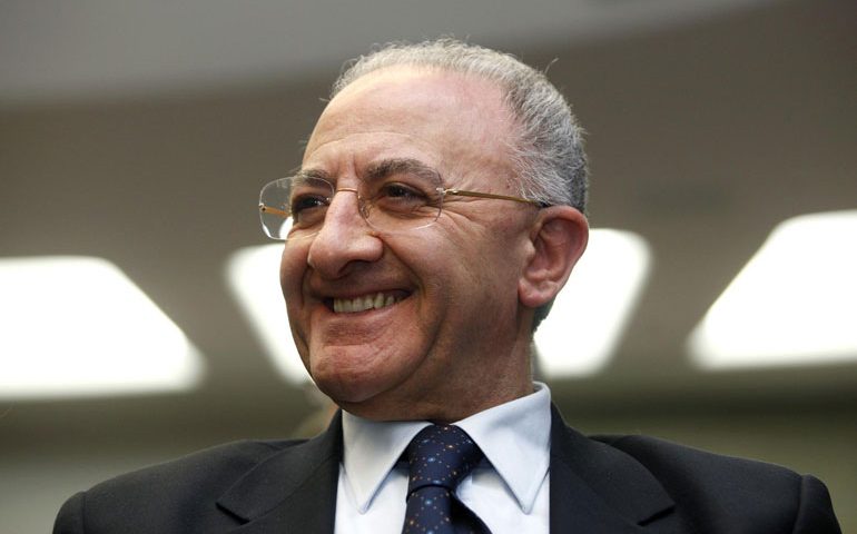 Aeroporto, orgoglio De Luca: «Trovati i 50 milioni, veri e non finti»