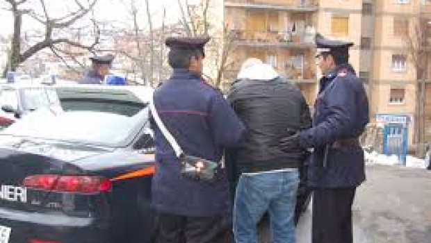 Spaccia droga al mercato ortofrutticolo di Capaccio Scalo, arrestato 28enne