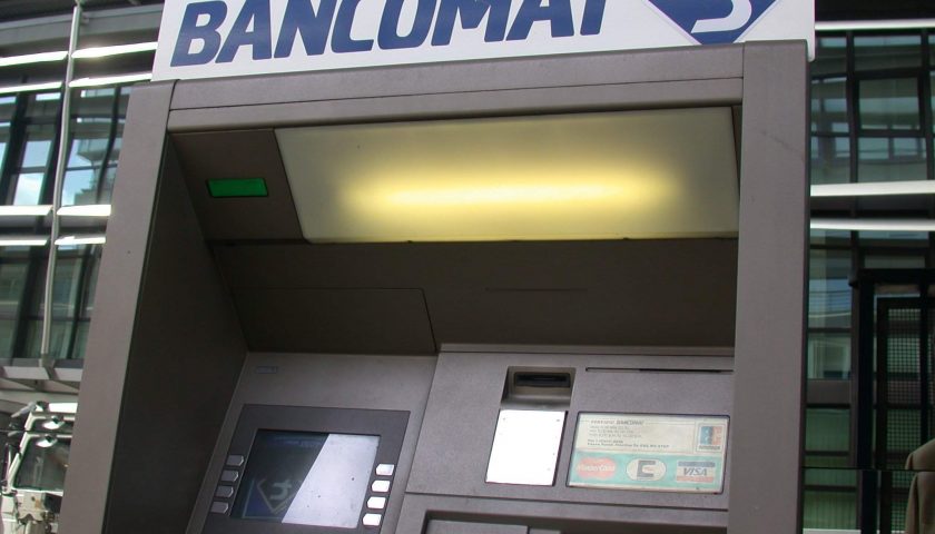 Preleva soldi con la carta di credito clonata: alla sbarra 36enne sarnese