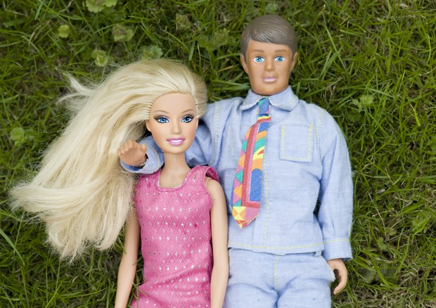 Allarme sindrome Barbie e Ken, dal chirurgo per assomigliare a loro