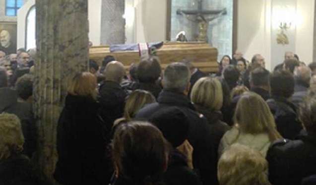 Salerno, in tanti per l’ultimo saluto a Giampiero Naddeo
