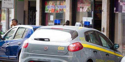 Angri, trovato in possesso di banconote di piccolo taglio e droga: arrestato