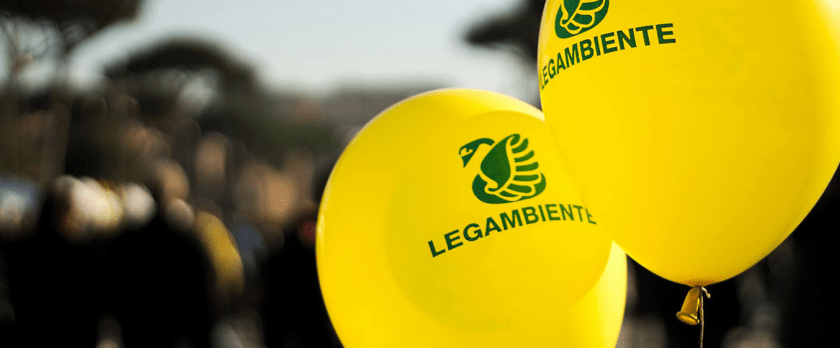 Un buco nero di rifiuti e cemento colpisce la Campania