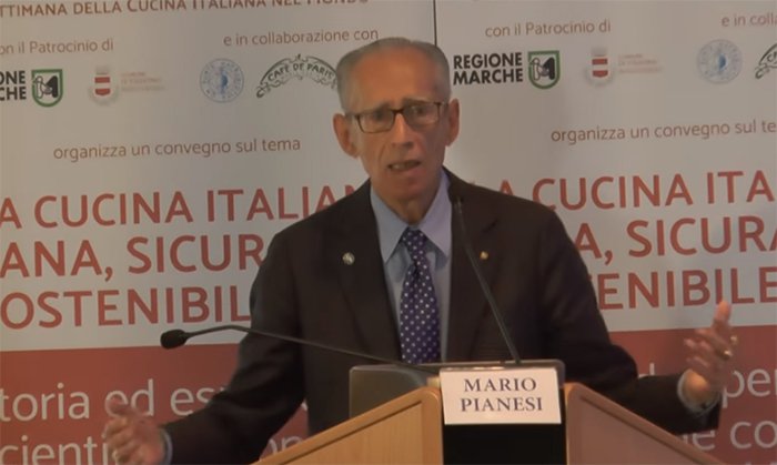 Il guru della dieta macrobiotica è cittadino onorario, scoppia la polemica a Sarno