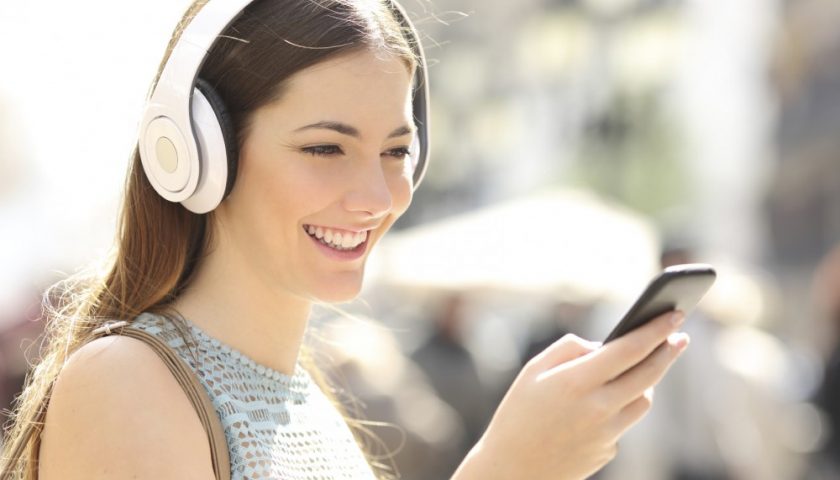 LA MUSICA MEGLIO DEL SILENZIO PER STUDIARE. SMENTITI PROFESSORI E GENITORI