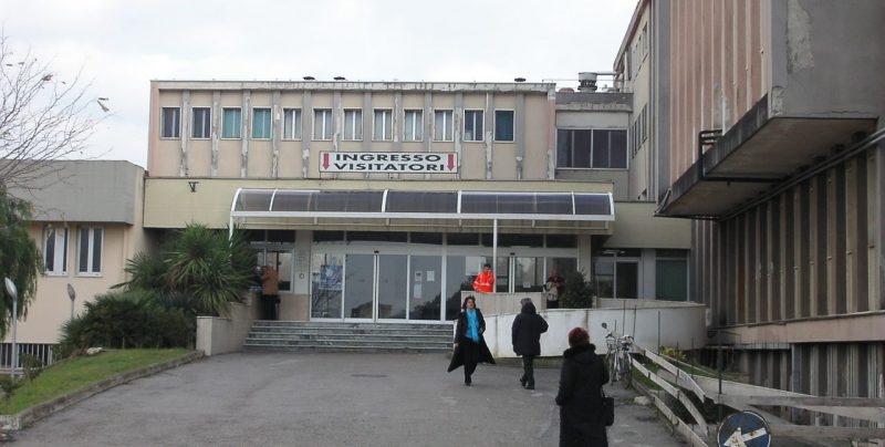 Lite e coltellate tra studenti minorenni a Battipaglia: entrambi in ospedale