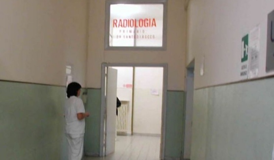 Arrestato tecnico radiologo a Nocera, derubava i pazienti durante le visite