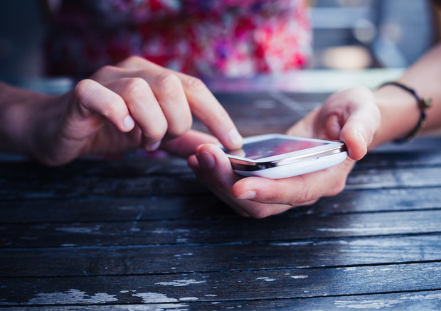 Cassazione: selfie del voto elettorale, multa da 15mila euro