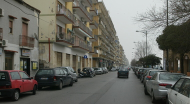 Disabile travolto da uno scooter