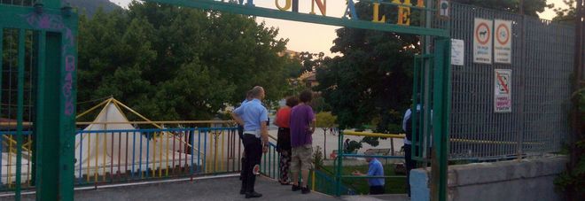 Il parco giochi diventa una piazza di spaccio