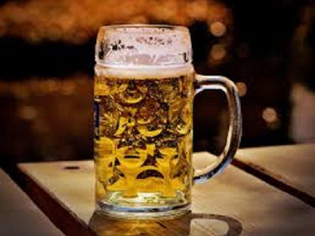 Cava de’ Tirreni, litiga con un amico e lo colpisce con un boccale di birra in volto