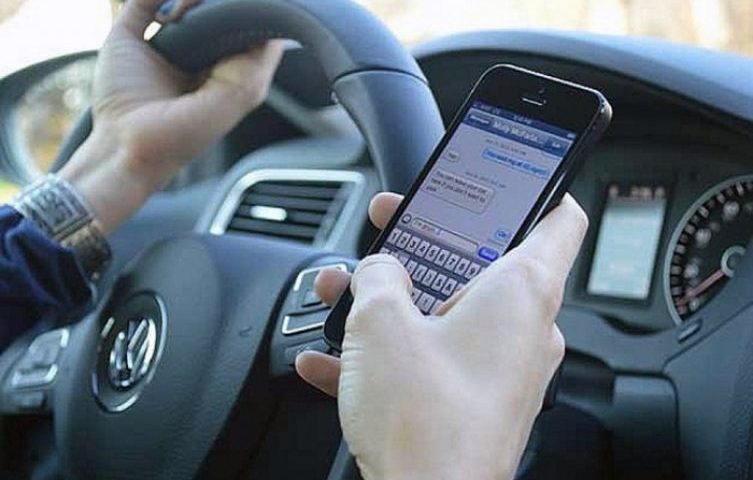 Salerno, il Codacons: più controlli per chi utilizza il telefonino mentre guida