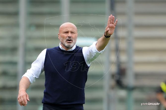 Squalificato l’allenatore della Salernitana Stefano Colantuono, martedì non siederà in panchina contro la Cremonese