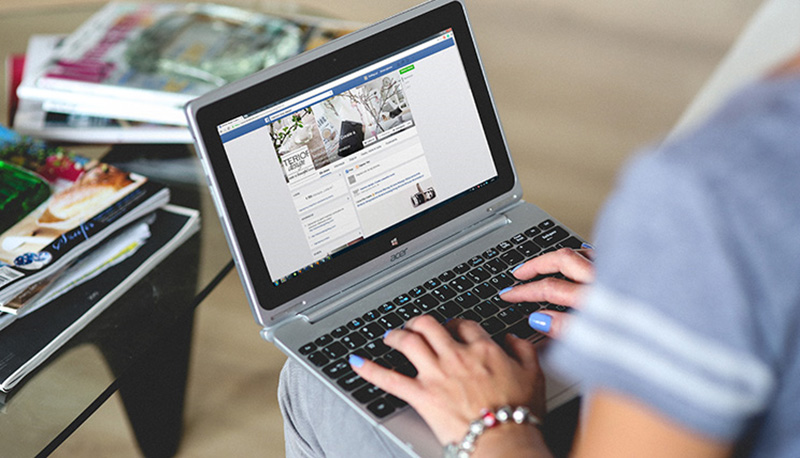 Adesca ragazzine sul web, 50enne scoperto da “Le Iene”