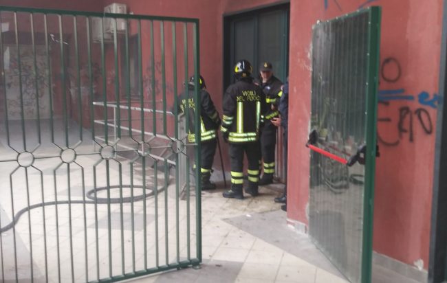 Fiamme al municipio di Battipaglia, intervengono i vigili del fuoco