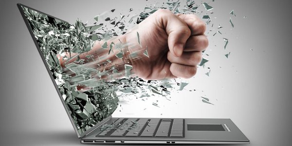 “L’Arte nella Giustizia” a Salerno la mostra ‘Uccidere con un click’