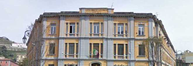 Caduta calcinacci dal cornicione, chiuso il Liceo Classico Vico di Nocera Inferiore