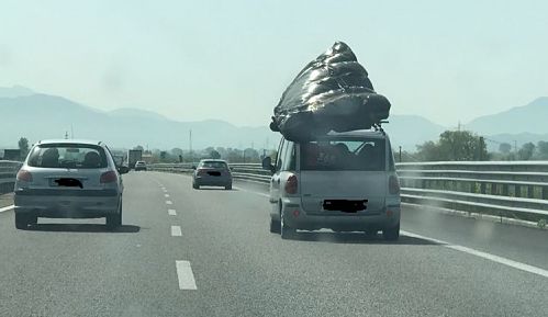 In autostrada con il letto matrimoniale