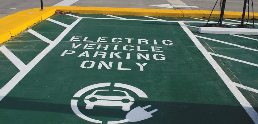 Vallo della Lucania, arrivano stazioni per le auto elettriche: si ricarica con lo smartphone