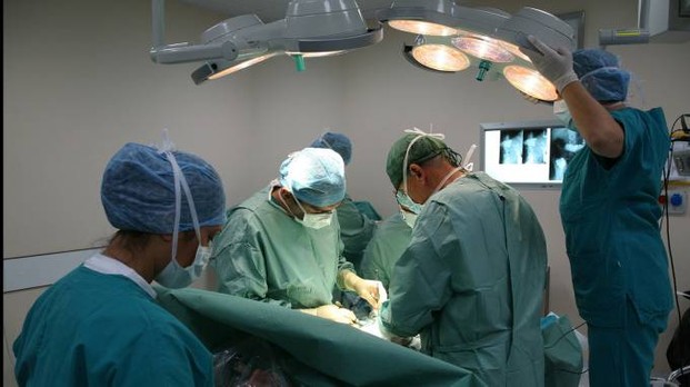 Presunto caso di malasanità: “Vittima in sala operatoria: ora rischio di perdere il lavoro”